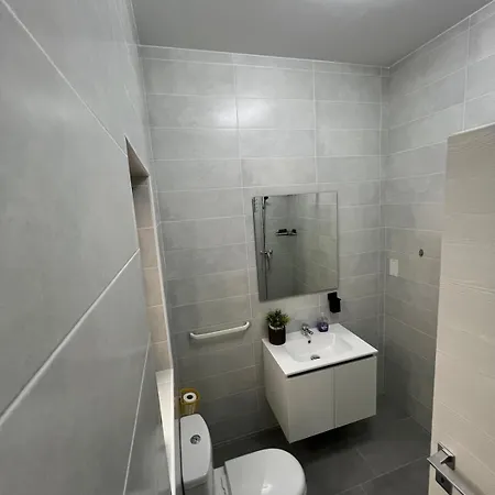 Triton Mansion D26 - Entire Unit 아파트