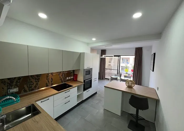 Triton Mansion D26 - Entire Unit Apartment *